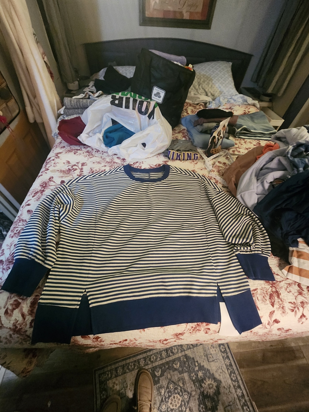 Women’s Navy & White Striped Crewneck Sweatshirt